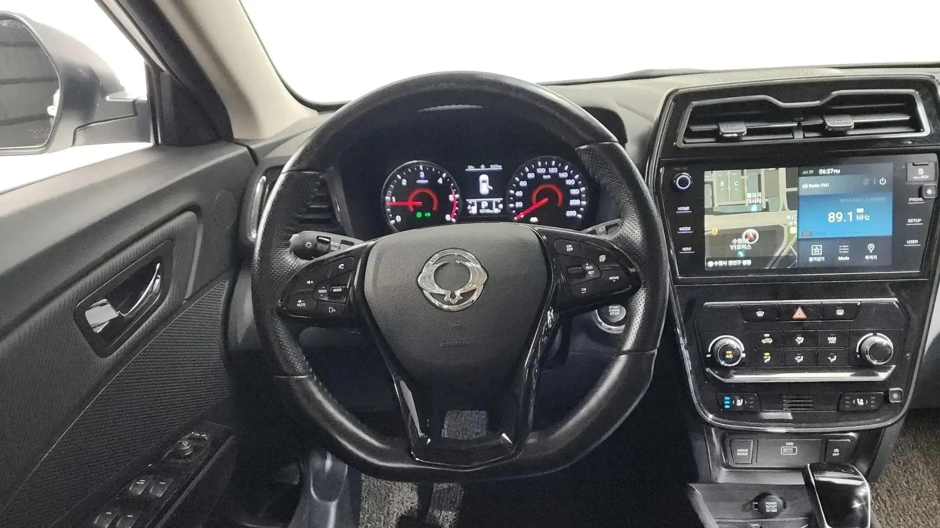 SsangYong Tivoli 1 2019, фото 3