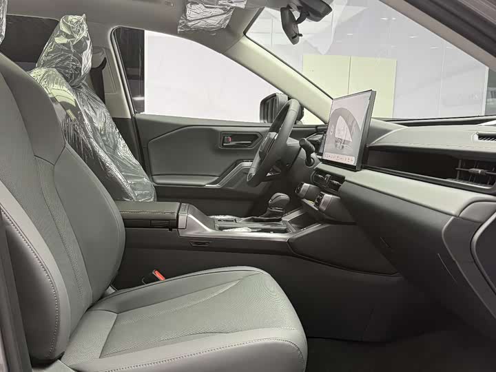 TOYOTA RAV4 2.0L AWD Luxury Edition 2026, фото 3